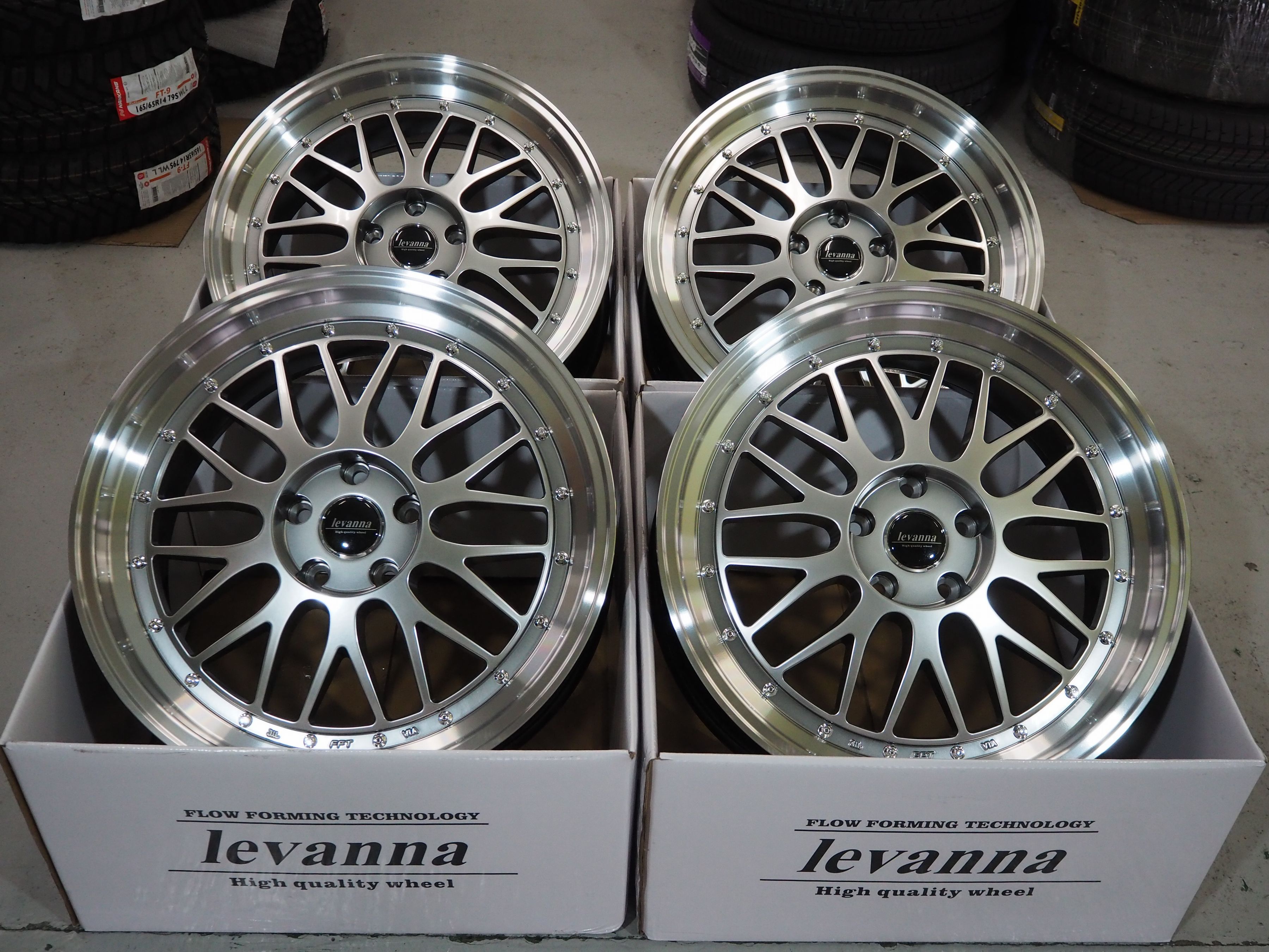 即納可能！TESLAMODEL 3深リム メッシュlevanna V10-EX FFT（レヴァンナ ヴイテンイーエックス エフエフティ） 19inch 8.5J 42 5H114.3 新品 ホイール 4本TPMS対応