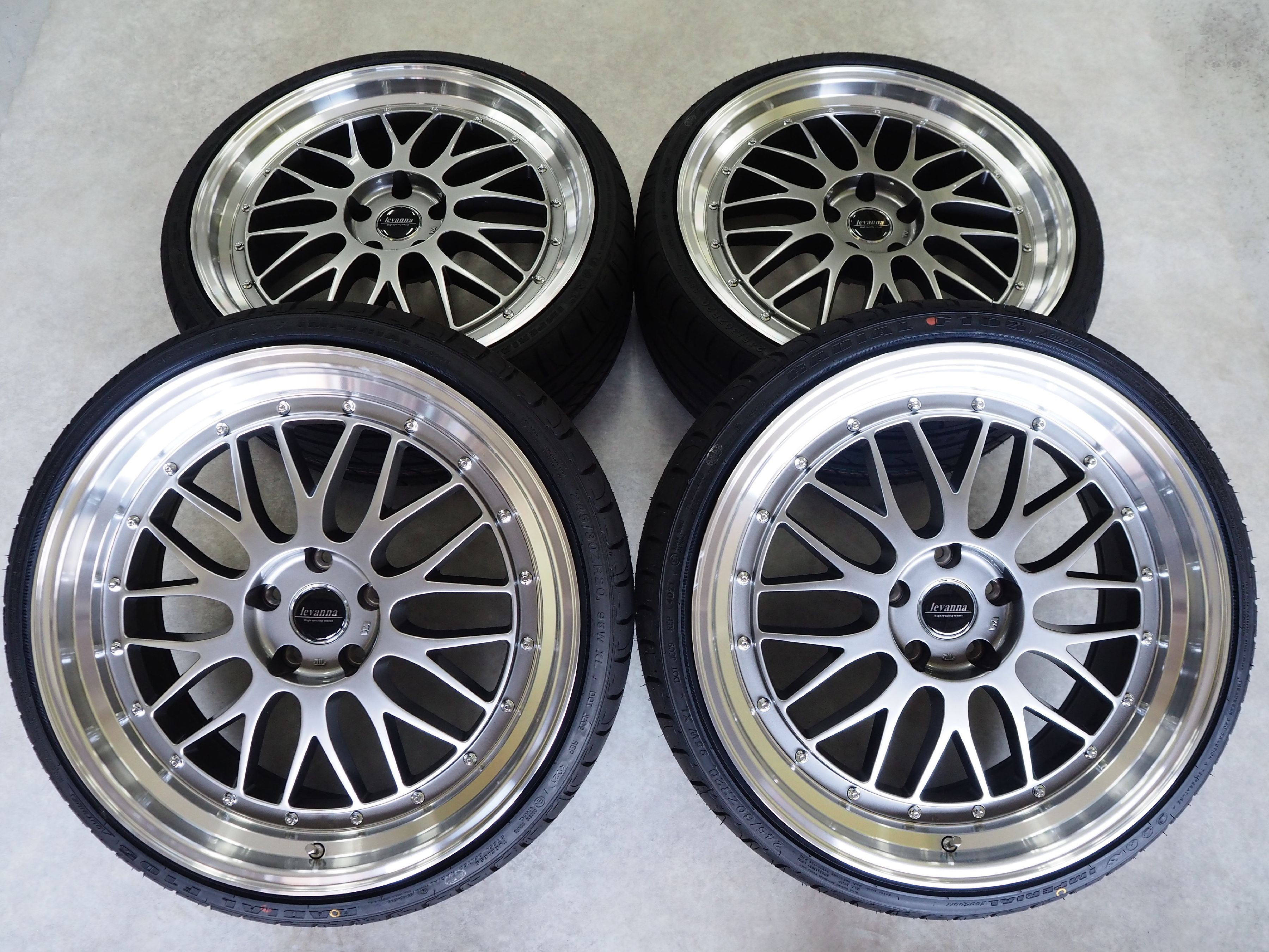 TW225純正フロントホイール2.50×18J軽い振れありDG09Jお探しの方