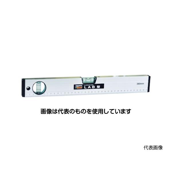 【アズワン AS ONE】実験室設備 工具類 工具、道具 ●レンズ効果で大きく見えるカマボコ型気泡管です。(水平) ●箱型フレーム・スケール目盛付です。 ●蓄光シート、精度保持耐ショックカバー付です。 ●4本目盛入です。 ●垂直気泡管付です。 ●調整方法：水平・垂直精度はそれぞれトルクスドライバーT10番で調節してください。(LAB-100、LABM-100の垂直は除く) ●垂直測定用端面マド付です。 ●水平・垂直測定に。 商品の仕様 ●長さ(mm)：900 ●高さ(mm)：50.5 ●厚さ(mm)：19 ●マグネット：なし ●精度：±1.5mm/m=±0.0859°以内 ●感度：0.5mm/m=0.0286° ●垂直気泡管：付 ●材質／仕上：本体／アルミニウム、気泡管／アクリル樹脂(PMMA) ●原産国：日本 ●コード番号：229-7132 【※ご注意ください】商品は代表の画像を使用しています。