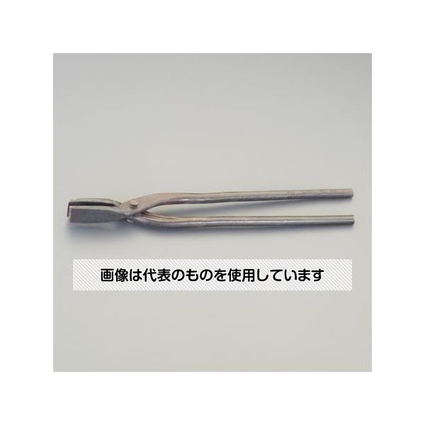 【アズワン AS ONE】実験室設備 工具類 工具、道具 ●平鋼・丸鋼・角鋼に合わせた口先形状でしっかり掴み高温での作業が安全にできます。 商品の仕様 ●全長：450mm ●口幅：20mm ●口深さ：65mm ●先端厚み：4mm ●重量：680g ●先端形状：平型 ●材質：SS400 【※ご注意ください】商品は代表の画像を使用しています。