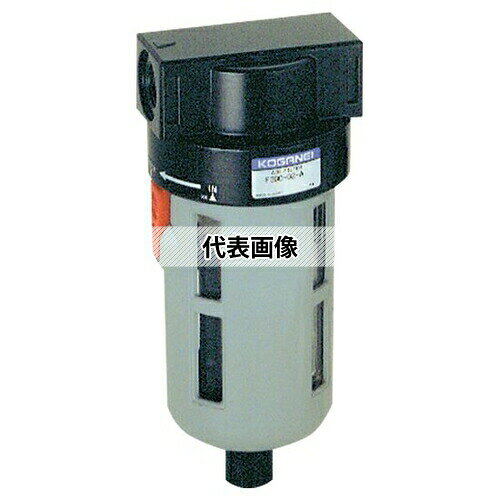 コガネイ：F300-03 機械要素部品_空圧機器_調質・補助機器_フィルタ・レギュレータ・ルブリケータ ●空気圧機器をトラブルから守るために各種フィルタ、空気の清浄化と調圧による力のコントロールを実現。 ●エレメントを採用したエアフィルタ ●5μmエレメントながら少ない圧力損失。ドレンボウルはワンタッチ着脱、継手付ドレンコックやオートドレン式ドレンコックがオプション選択できます。 製品仕様 ●レギュレータユニット組合せ：標準 ●レフィルタろ過度：5 ●圧縮空気品質：水分含有エア ●最高使用圧力(MPa)：0.93 ●リリーフ機構：無 ●流れ方向：標準流れ(左→右) ●ドレンコック：マニュアル(スクリュー式) ●圧力計：無 ●配管(接続)口径：Rc3/8 ●フィルタろ過度μm：5