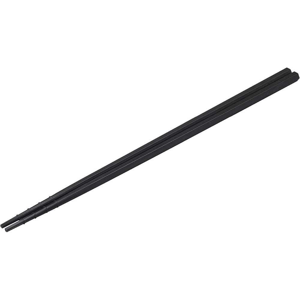 ※沖縄・離島への発送はできかねます。ご注文いただいた後に当店にてキャンセルさせていただく場合がございますのでご了承ください。 商品の特徴・商品サイズ: 約31cm ・商品重量: 約37g ・主材質: PA6(ポリアミド6)、PA66(ポリアミド66)、ガラス繊維 ・耐熱温度: 220度 ・日本製 ・盛り付けしやすく、つかみやすい抗菌菜箸 ・樹脂にガラス繊維を混ぜて強度が向上 ・耐熱性に優れ、盛り付けや調理、取り箸に最適 ・十字形状の箸先と凸型滑り止めで食材をしっかり掴む ・食器洗浄器対応でお手入れが簡単 シービージャパン