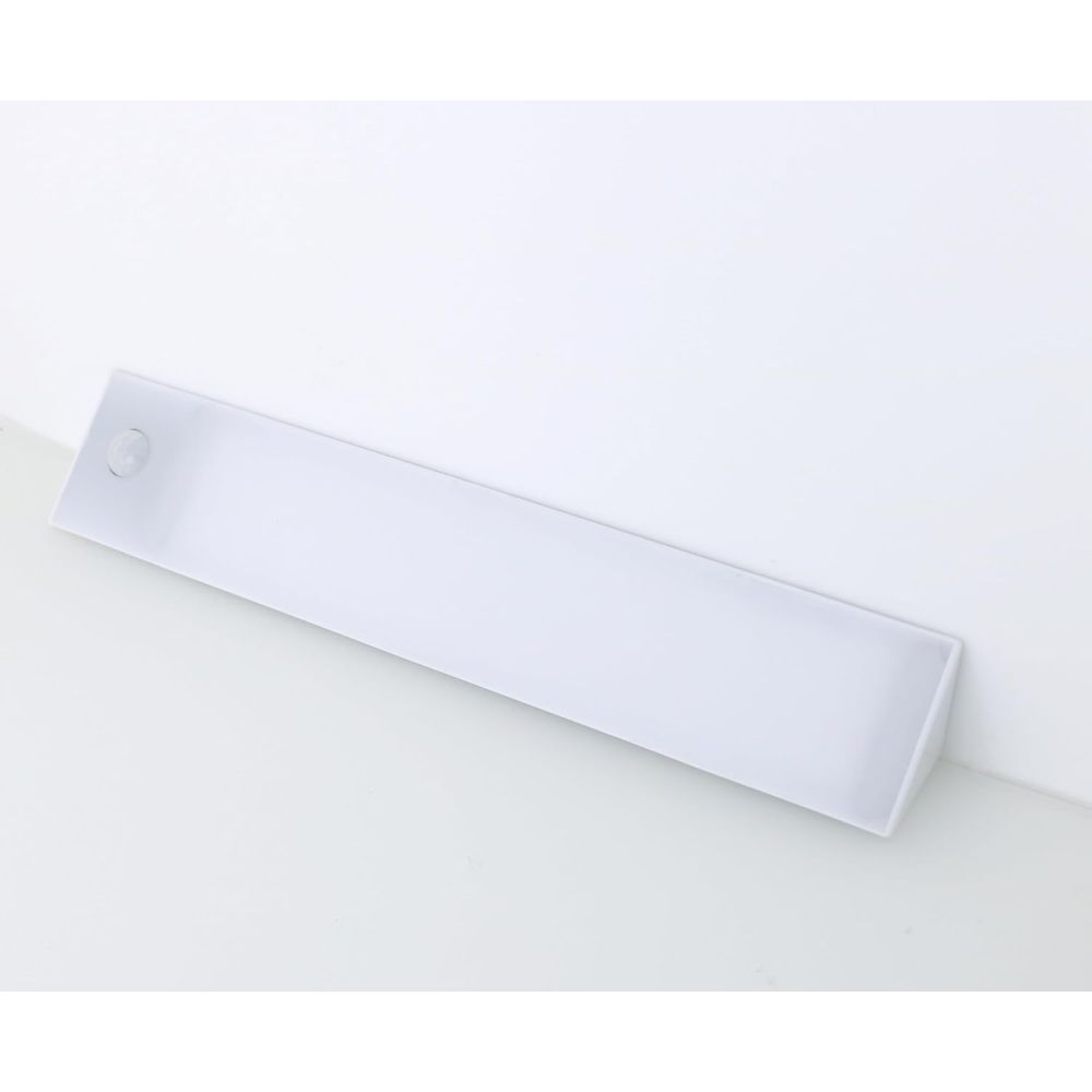 トレードワン 人感センサーライト カドピタ 30743 | 人感センサーライト カドピタ LEDライト 廊下 照明 階段 玄関 スリム 白色 暖色 乾電池 高輝度 センサーライト 足元灯 置き型 フットライト クローゼット 自動点灯 明るい 電気 切り替え 20秒点灯