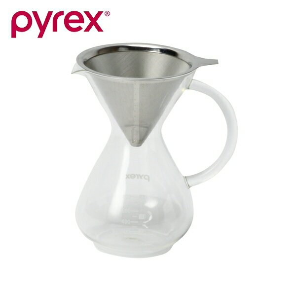 商品の特徴 PYREX（パイレックス） CP-8536 コーヒーサーバー800ml ステンレスフィルター付き ●2層メッシュのステンレスフィルターは旨味成分を直接ドリップできるので、豆本来の風味をお楽しみいただけます。 ●ペーパーフィルターが不要なのでエコで経済的です。 100年の歴史。耐熱ガラスのパイオニア PYREXは100年の歴史をもつ、耐熱ガラスのパイオニア。 赤いロゴのメジャーカップはPYREXのシンボルアイテムとして変わらず愛され続けています。 今でも現代のライフスタイルに合わせた製品を数多く開発しています。 電子レンジ、オーブン、食器洗浄機対応 PYREXの歴史 パイレックスのルーツはアメリカのガラス工場。 ブランドが始動したのは1915年ですが、それ以前から熱に負けない頑丈なガラス製品として、 鉄道の電燈製品、科学、医学など幅広い用途のために開発・製造され、普及してきました。 今では調理の下ごしらえや、オーブン・電子レンジ料理に欠かせないアイテムとして、 アメリカでは80％の家庭で使用されているメジャーブランドです。 PYREXの特徴1 パイレックスの製品は、単にメジャーカップやボウルとして使用するだけではなく、そのまま食器として使える優れもの。 電子レンジやオーブンでの料理にも利用できるほか、食洗器や乾燥機にも対応しており、後片付けの負担を軽くしてくれます。 PYREXの特徴2 パイレックスの製品は多岐に渡ります。 ボウル、デザートカップ、パイ皿にグラタン皿、スチームポットなど実用的で使いやすいデザインも人気です。 中でも、赤いpyrexロゴがトレードマークのメジャーカップは、一般家庭はもちろん世界トップレベルのシェフたちも認める人気アイテム。 安全性と衛生面に優れ、小さな子どもに食べさせる料理にも安心して使用できます。 製品仕様 ●製品サイズ（約）／セット時180×145×215mm ●製品重量（約）／482g ●容量／800ml ●材質／耐熱ガラス（使用区分／熱湯用）、耐熱温度差／120度、フィルター：18-8ステンレス鋼 ●その他／サーバーのサイズ（約）／幅180奥行135高さ215mm、フィルターのサイズ（約）／幅165奥行145高さ90mm ●原産国／中国 JANコード：4976790385367