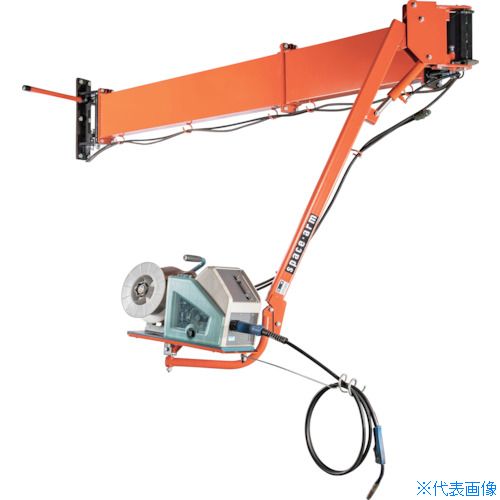 オレンジブック トラスコ中山　TRUSCOHAMACO スペースアーム手動式 〔品番:SPH706〕[ 注番:3373803]特長●送給装置が常にワークの上に位置するので溶接作業現場が広く使えます。●3次元アームの動きで作業面積が拡大します。●折りたたんでの収納可能です。●送給装置のワイヤ交換が昇降により容易になります。●アームにワイヤ、送給装置と取り付けるのでケーブルやホースの損傷が防げます。●剛性に富んだBOX構造をアームに採用、軽量かつ堅牢設計です。用途●溶接作業現場の効率安全性の向上に。仕様●全長(mm)：6848●取付高(mm)：約2500●上下リフト量(mm)：1500●最大荷重(kg)：50仕様2●全長：6848mm●取付高：約2500mm●リフト量：1500mm●最大荷重：50kg●手動油圧式●油圧シリンダー材質/仕上セット内容/付属品●標準プレート付（デジタル式の場合はデジタル式用別注プレートになります。）別紙添付図面参照ください。注意●積載荷重を超えて載せないでください。●定期的にボルト・ナットの締め付け確認をお願いします。●火気には近づけないでください。●溶接機・送給装置・取付柱は付属しておりません。●送給装置により搭載プレート別注変更になります。メーカーと型式をご確認お願いします。原産国（名称）日本JANコード本体質量195kgオレンジブック トラスコ中山　TRUSCOHAMACO スペースアーム手動式 〔品番:SPH706〕[注番:3373803][本体質量：195kg]分類》工事・照明用品》溶接用品》溶接補助機器☆納期情報：メーカー直送品（送料元払い）【法人限定＝会社名ご記入お願い致します。】 ※北海道・沖縄・離島は運賃別途商品も含む