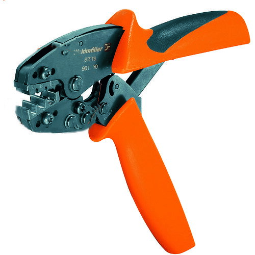 オレンジブック トラスコ中山　TRUSCOワイドミュラー 圧着工具 PZ 16 圧着範囲6〜16sqmm 〔品番:9012600000〕[ 注番:4496086]特長●電線サイズに合わせて3つの圧着溝から最適なポジションを選んで圧着します。●独自のスプリング機構により軽い力で最適な加工が可能です。●最後までハンドルを握らないとリリースしないラチェット機構付で作業のバラツキや圧着ミスを低減し、安定した品質を提供します。●圧着端子/スリーブ（フェルール）6-16mm2まで用の圧着工具です用途●DIN 462228 part1 および4 に基づく圧着端子/スリーブ（フェルール）用圧着に。仕様●全長(mm)：200●圧着範囲：6〜16［［MM2］］(AWG10〜6)●スリーブ：1本用仕様2材質/仕上セット内容/付属品注意原産国（名称）ドイツJANコード4008190035440本体質量430gオレンジブック トラスコ中山　TRUSCOワイドミュラー 圧着工具 PZ 16 圧着範囲6〜16sqmm 〔品番:9012600000〕[注番:4496086][本体質量：430g]《包装時基本サイズ：249×82×36》〔包装時質量：464g〕分類》手作業工具》電設工具》圧着工具☆納期情報：仕入れ先通常在庫品 (欠品の場合有り)