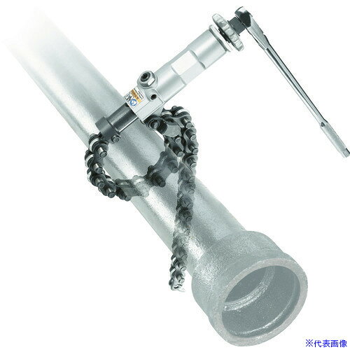 オレンジブック トラスコ中山　TRUSCORIDGID 陶管カッター 238?P 〔品番:42878〕[ 注番:4820053]特長●頭上や地中の既設管の切断に最適です。●狭いスペースでの使用に便利なコンパクトな設計です。●付属のラチェット、またはお手持ちのインパクトレンチで陶管を切断できます。●手動では4インチ、インパクトレンチでは8インチまで切断可能です。●ねずみ鋳鉄管の切断は可能ですが、石綿管、ダクタイル鋳鉄管は不可です。用途●陶管、ねずみ鋳鉄管、セメント管の切断に。仕様●切断能力(mm)：40?200●全長(mm)：292●モデル：238-P●切断能力(インチ)：1 1/2?8仕様2●差込角：12.7mm●1-1/8”ヘックスインパクトソケット材質/仕上セット内容/付属品注意●インパクトレンチは、定格トルクが200フィートポンド（271N・m）以上、400フィートポンド（542N・m）以下のものをご使用ください。●チェーンの延長はできません。原産国（名称）アメリカJANコード本体質量6.1kgオレンジブック トラスコ中山　TRUSCORIDGID 陶管カッター 238?P 〔品番:42878〕[注番:4820053][本体質量：6.1kg]《包装時基本サイズ：457×203×76》〔包装時質量：8kg〕分類》手作業工具》水道・空調配管用工具》パイプカッター☆納期情報：仕入れ先通常在庫品 (欠品の場合有り)