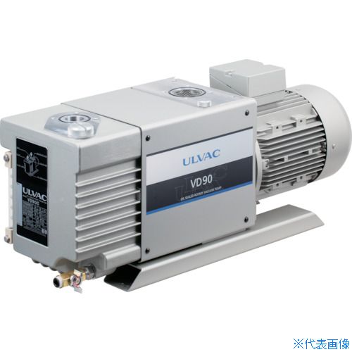 オレンジブック トラスコ中山　TRUSCOアルバック 油回転真空ポンプ VD90C 〔品番:VD90C〕[ 注番:7813678]特長●ULVACオリジナルの高効率(IE3)マルチ電圧モーターを採用しています。●低振動、低騒音で信頼性の高い油回転真空ポンプです。●大気圧付近でも排気速度が低下しにくい強制給油方式を採用しています。●メンテナンス性に優れた回転翼型ポンプです。用途●蒸着、スパッタリングなどの真空成膜装置。●分析機器、リークテスト装置。●真空乾燥、ガス置換など各種真空装置。仕様●排気速度(L/min)50/60Hz：1500/1800●到達圧力(Pa)：0.67●電源(V)：三相マルチ●全幅(mm)：280●全長(mm)：831●全高(mm)：371●使用油：R-72●電源コード長さ(m)：なし●吸気口径：VG50相当仕様2●全閉外扇三相マルチ電圧モーター50Hz：200〜240/380〜415V対応、60Hz：200〜240/380〜460V対応●サーマルプロテクタなし●排気口：VG40相当●2段式ベーン型材質/仕上●シリンダ：鋳鉄●ポンプケース：アルミ鋳物セット内容/付属品注意●VDポンプにはオイルミストトラップは付属されておりません。●オイルミストトラップのご購入を推奨します。●出荷時は200Vクラスの△結線となっています。●本製品を日本国外へ輸出する場合は手続きが必要となるためご一報下さい。原産国（名称）中国JANコード本体質量113kgオレンジブック トラスコ中山　TRUSCOアルバック 油回転真空ポンプ VD90C 〔品番:VD90C〕[注番:7813678][本体質量：113kg]《包装時基本サイズ：1040×460×550》〔包装時質量：113kg〕分類》工事・照明用品》ポンプ》真空ポンプ☆納期情報：メーカー直送品（送料元払い）【法人限定＝会社名ご記入お願い致します。】 ※北海道・沖縄・離島は運賃別途商品も含む