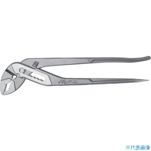 オレンジブック トラスコ中山　TRUSCOTTC KingTTC WPプライヤドライバー付 3枚合せ 〔品番:KT606〕[ 注番:7851243]特長●便利なシノ付で、水道メーターボックスのフタ・缶のフタを開けるのに便利です。●針金が切れる番線カッター機能付です。●サビに強いメッキ仕上げです。●三枚合わせでガタつきにくい構造です。●指をはさまない安全ストッパー付です。用途●水道やガスのメーター周りの配管接続やパイプ回り止め保持や配管工事や産業機械のメンテナンス、自動車整備などに。仕様●全長(mm)：249●最大口開き(mm)：51●調整(段階)：7●ジョイント構造（枚数）：3仕様2●軟鉄線・番線切断能力：φ2.6まで●使用範囲：パイプ外径6〜51mm●切断能力軟鉄線φ2.6材質/仕上●機械構造用炭素鋼●グリップ：塩化ビニールセット内容/付属品注意●非絶縁工具です。電源を切ってお使い下さい。●使用用途以外には使用しないで下さい。●その他商品台紙注意事項参照。原産国（名称）日本JANコード4952269110951本体質量340gオレンジブック トラスコ中山　TRUSCOTTC KingTTC WPプライヤドライバー付 3枚合せ 〔品番:KT606〕[注番:7851243][本体質量：340g]《包装時基本サイズ：310×85×14》〔包装時質量：335g〕分類》手作業工具》水道・空調配管用工具》ウォーターポンププライヤー☆納期情報：仕入れ先通常在庫品 (欠品の場合有り)