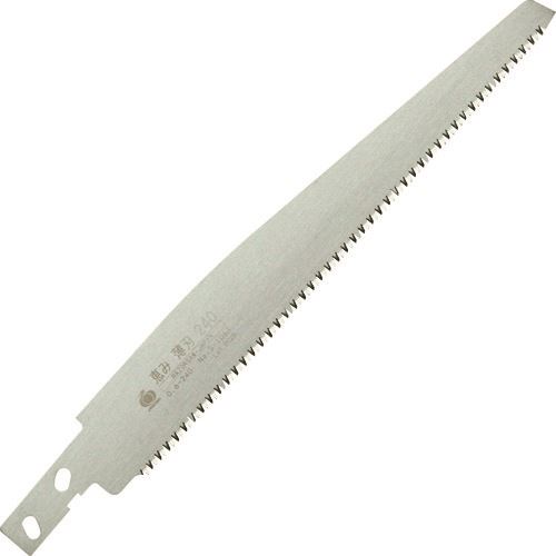 オレンジブック トラスコ中山　TRUSCOレザーソー 恵み薄刃240 替刃 〔品番:S1061〕[ 注番:8199143]特長●果樹全般から庭木の剪定まで幅広く使用出来ます。●スムーズな切味と切口の綺麗さが特長です。用途●生木剪定用（細枝用）。仕様●刃長(mm)：240●全長(mm)：300仕様2●衝撃焼入れ●無電解ニッケルメッキ材質/仕上●刃：SK材セット内容/付属品注意原産国（名称）日本JANコード4903524210619本体質量36gオレンジブック トラスコ中山　TRUSCOレザーソー 恵み薄刃240 替刃 〔品番:S1061〕[注番:8199143][本体質量：36g]《包装時基本サイズ：320×50×1》〔包装時質量：36g〕分類》手作業工具》ハサミ・カッター・鋸》園芸用鋸☆納期情報：オレンジブック掲載以外でメーカー直送品【法人限定＝会社名ご記入お願い致します。】