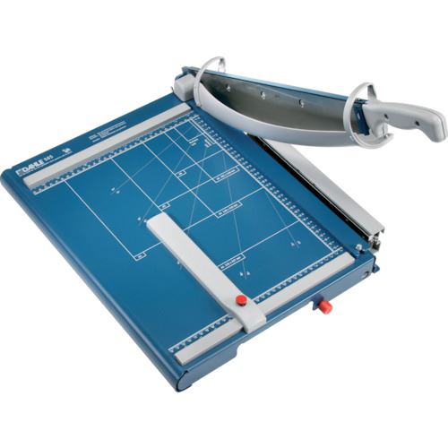 オレンジブック トラスコ中山　TRUSCOダーレー 裁断機 ペーパーカッター 565型 〔品番:00565〕[ 注番:8534053]特長●鋭い刃先は滑り難い細目状で硬い厚紙やビニール、ゴムなども難なくカットできます。●普通紙約40枚を一発裁断でき、レーザービームでカットラインが一目瞭然です。仕様●適合替刃：01565●裁断厚(mm)：3.5●全長×奥行×高さ(mm)：430×620×150仕様2●最大裁断幅(mm)：390●0材質/仕上●本体：金属セット内容/付属品注意原産国（名称）チェコJANコード4007885234847本体質量8.4kgオレンジブック トラスコ中山　TRUSCOダーレー 裁断機 ペーパーカッター 565型 〔品番:00565〕[注番:8534053][本体質量：8.4kg]分類》手作業工具》ハサミ・カッター・鋸》裁断機☆納期情報：オレンジブック掲載以外でメーカー直送品（送料元払い）【法人限定＝会社名ご記入お願い致します。】※北海道・沖縄・離島は運賃別途商品も含む