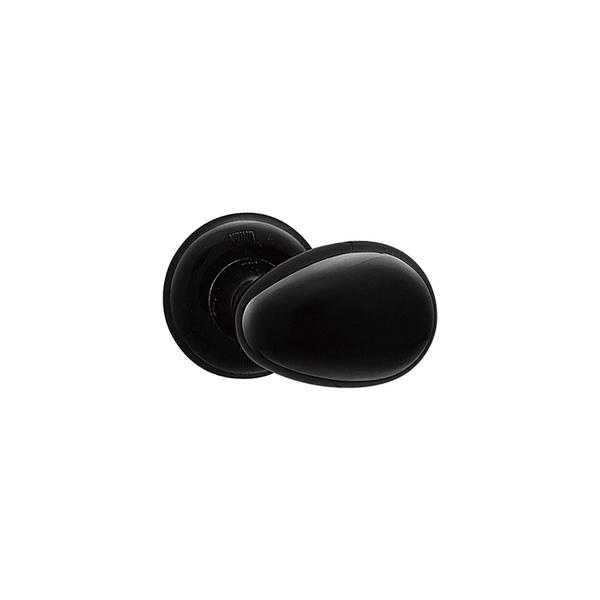 商品の特徴 UNION(ユニオン) レバーハンドル UL403-004 アクリル ブラック 製品仕様 ●分類:建築用金物 ＞ レバーハンドル ＞ レバーハンドル ●商品型番:UL403-004 ●機能:抗菌性防静電 ●仕様:アクリル ブラック ●サイズ:70×60×74 ●重量:0.31kg ●備考:屋内用専用プレート付ご注文の際は、必ずドア厚をご指示ください。空錠 WFS01001付 \9800 (税込\10780)シリンダー錠 WCS01004付 \16200 (税込\17820)間仕切り錠 WPS01004付 \14600 (税込\16060)表示錠 WES01004付 \14600 (税込\16060)※レバーハンドルとの色や色味が異なる場合がありますので、メーカーの営業までご相談ください。&nbsp; こちらの商品は、ご注文時にドアの厚みの指定の無い場合は販売不可となっております。 ご注文の際は、必ず入力欄に1mm単位でドア厚をご記載ください。