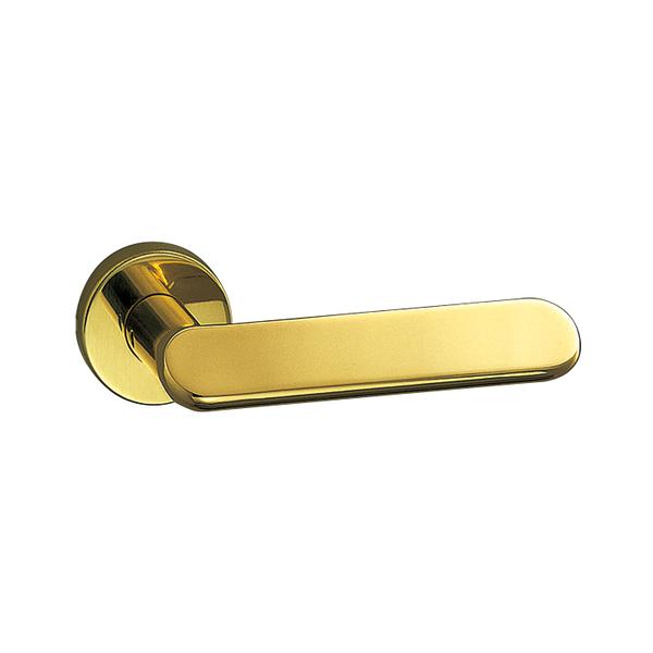 商品の特徴 UNION(ユニオン) レバーハンドル UL441-006 ブラス ミラー 製品仕様 ●分類:建築用金物 ＞ レバーハンドル ＞ レバーハンドル ●商品型番:UL441-006 ●機能:電気錠対応 ●仕様:ブラス ミラー ●サイズ:135×50×65 ●重量:0.69kg ●備考:ご発注の際にL(外部から見て左吊元)/R(外部から見て右吊元)を必ずご指定ください。標準プレートCP15N付ご注文の際は、必ずドア厚をご指示ください。空錠 WFS01003付 \20400 (税込\22440)シリンダー錠 WCS01007付 \27800 (税込\30580)間仕切り錠 WPS01007付 \26100 (税込\28710)表示錠 WES01007付 \26100 (税込\28710)※レバーハンドルとの色や色味が異なる場合がありますので、メーカーの営業までご相談ください。&nbsp; こちらの商品は、ご注文時にドアの厚みの指定の無い場合は販売不可となっております。 ご注文の際は、必ず入力欄に1mm単位でドア厚をご記載ください。