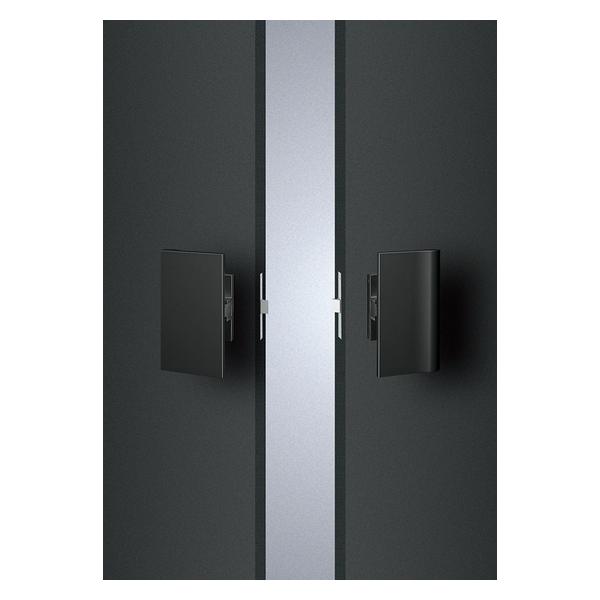 商品の特徴 UNION(ユニオン) ドアハンドル プッシュプル ULS2571-26-101-U アルミ ユニフロストブラック＋ユニフロストブラックペイント 製品仕様 ●分類:建築用金物 ＞ ドアハンドル ＞ プッシュプル ●商品型番:ULS2571-26-101-U ●施工:取付ビス　M5 ●仕様:アルミ ユニフロストブラック＋ユニフロストブラックペイント ●サイズ:100×180 ●重量:1.6kg ●備考:内開き化粧シート貼り仕様(ダイノックシート等)の扉にプッシュプルハンドルを取り付ける際の専用部品(DHA300-01 ステンレス 2枚セット\4,000 税込￥4,400)をご用意しております。詳しくはお問い合わせください。ドア厚をご指示ください。 (対応ドア厚:33〜45mm)専用空錠(別売)UNPOM-51(BS51) ￥3,200 (税込￥3,520)UNPOM-64(BS64) ￥3,200 (税込￥3,520)&nbsp; こちらの商品は、ご注文時にドアの厚みの指定の無い場合は販売不可となっております。 ご注文の際は、必ず入力欄に1mm単位でドア厚をご記載ください。