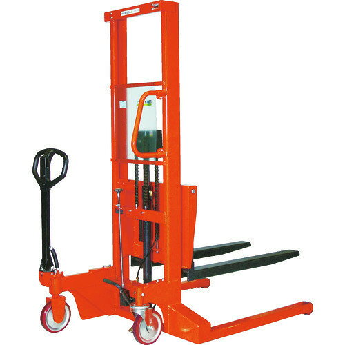 オレンジブック トラスコ中山　TRUSCOTRUSCO コゾウリフター 足踏み式 800kg 脚内幅900mm 〔品番:BEAH80014W9〕[ 注番:1158388]特長●脚の内幅が900mmの脚幅の広いリフターです。●独創的な形状のメッキハンドルで自在なハンドリングです。用途●荷物の昇降や運搬。仕様●均等荷重(kg)：800●フォーク寸法(mm)幅×長さ：100×1000●フォーク寸法(mm)スライド外幅：218〜578●最大フォーク高さ(mm)：1400●最低フォーク高さ(mm)：85●足踏み回数(回)：早85/遅221●全高(mm)：1961●荷重中心距離(mm)：550●車輪径(mm)前輪/後輪：80/200●フォーク高さ(mm)：85〜1400●自在ストッパー付ウレタンキャスター1個/自在ウレタンキャスター1個●昇降方式：足踏み油圧式(スピンドルオイル：ISO-VG22使用)●後輪：自在ストッパー付ウレタンキャスター1個、自在ウレタンキャスター1個●前車輪：固定ウレタンキャスター2個仕様2●手動走行式●脚の内幅：900mm●脚外幅：1050mm材質/仕上セット内容/付属品注意●車上渡しのため、お客様での荷降ろしが必要です。重量物ですのでご注意ください。●フォークを足にかぶせた時は最低高さが上がります。●定期点検が必要な製品となりますので取扱説明書をご確認の上、点検をお願い致します。●お問い合わせが多い質問をメーカー情報に明記しております。●添付動画は同シリーズ品での参考動画となります。原産国（名称）日本JANコード4989999951028本体質量227kgオレンジブック トラスコ中山　TRUSCOTRUSCO コゾウリフター 足踏み式 800kg 脚内幅900mm 〔品番:BEAH80014W9〕[注番:1158388][本体質量：227kg]分類》搬送機器》リフター・ハンドパレットトラック》フォーク式リフター☆納期情報：メーカー直送品【法人限定＝会社名ご記入お願い致します。】