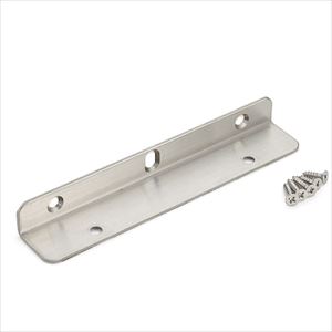 オレンジブック トラスコ中山　TRUSCOSUGATSUNE (120027254)SSA−150Hステンレス鋼製棚受アングル 〔品番:SSA150H〕[ 注番:1333985]特長●受け部が広く安定したL型の棚受です。●取付部が棚板に隠れ、すっきりとした納まりになります。●中央の穴が長穴のため、仮止め後、上下それぞれ2mmの調整ができます。仕様●品名：（120027253）SSA−100Hステンレス鋼製棚受アングル●耐荷重(N)：1470●耐荷重(kgf)：150●表面仕上：ヘアライン仕上仕様2材質/仕上●ステンレス鋼（SUS304）セット内容/付属品●十字穴付き皿タッピンねじ3.5×16（ステンレス鋼）●十字穴付き皿タッピンねじ3.5×12（ステンレス鋼）注意●必ず側板に取り付けてください。●背板に取り付けると、荷重に耐えきれず脱落する恐れがあります。●強度のある場所に、しっかりと取り付けてください。●石膏ボードに取り付ける場合は、奥の芯材にねじ込むようにして取り付けてください。●耐荷重は棚板1枚あたりアングル2ヶ使いの数値です。原産国（名称）非公開JANコード4510932040228本体質量0gオレンジブック トラスコ中山　TRUSCOSUGATSUNE (120027254)SSA−150Hステンレス鋼製棚受アングル 〔品番:SSA150H〕[注番:1333985]《包装時基本サイズ：16×150×20》〔包装時質量：150g〕分類》金物・建築資材》建築金物》棚受金具☆納期情報：メーカー取り寄品（弊社より発送）