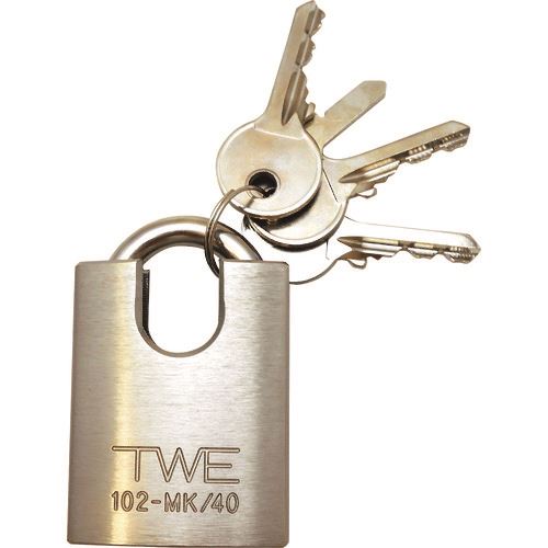 オレンジブック トラスコ中山　TRUSCOWAKI MK南京錠 IB−078 40MM ニッケルメッキ 〔品番:IB078〕[ 注番:1586682]特長●本体には真鍮、吊部は頑強な鋼鉄を使用、サビにも切断にも強い信頼の南京錠です。用途●門扉や物置の施錠に。●チェーンの連結などに。仕様●幅(mm)：40仕様2●MK南京錠　IB-078　40MM　ニッケルメッキ材質/仕上●本体:真鍮●ツル:鋼鉄●仕上げ：本体 ニッケルメッキ／ツル クロームメッキセット内容/付属品注意原産国（名称）台湾JANコード4529931311369本体質量176gオレンジブック トラスコ中山　TRUSCOWAKI MK南京錠 IB−078 40MM ニッケルメッキ 〔品番:IB078〕[注番:1586682][本体質量：176g]《包装時基本サイズ：136×72×22》〔包装時質量：186g〕分類》金物・建築資材》建築金物》鍵☆納期情報：メーカー取り寄品（弊社より発送）