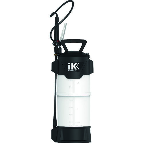 オレンジブック トラスコ中山　TRUSCOiK 蓄圧式噴霧器 FOAM PRO12 〔品番:8.26.76〕[ 注番:1955515]特長●耐酸性に優れており、溶剤にも使用できるプロ向けのフォーム状スプレーです。●均一にキメ細かいフォームを噴射します。●人間工学に基づいたデザインで扱い易く、屈強なタンクを備えハードな使用に対応します。●タンクの口が広く液体を補充しやすいです。●半透明ボディーで液体の残量が確認できる目盛付です。●過剰な圧力が加わると安全バルブが圧力を放出します。●3色のノズルミキサーを付け替えることでフォームの粘度を調整できます。※低粘度（オレンジ）、中粘度（グレー）、高粘度（グリーン）●セーフティロックをすることで意図せず噴射してしまうことがありません。●圧縮空気取入口付きなのでコンプレッサーからエア充填出来ます。用途●クリーニングに。●ウイルス対策に。●機械メンテナンスに。仕様●容量(L)：6●ノズル：一頭口●ノズル長(mm)：420●ホース長さ(m)：1.3●幅(mm)：225●奥行(mm)：225●高さ(mm)：600●最高圧力(MPa)：0.4仕様2●フォーム状の噴霧器です。材質/仕上●ノズル：ポリプロピレン（PP）●ランス：ポリプロピレン（PP）●タンク：ポリプロピレン（PP）●ホース塩化ビニル（PVC）セット内容/付属品●ノズルミキサー×3（オレンジ・グレー・グリーン）注意●本製品が発泡機として正常に機能するためには、使用する薬品／シャンプーに発泡剤または界面活性剤が含まれていることが必要です。原産国（名称）スペインJANコード8414685102126本体質量2.57kgオレンジブック トラスコ中山　TRUSCOiK 蓄圧式噴霧器 FOAM PRO12 〔品番:8.26.76〕[注番:1955515][本体質量：2.57kg]《包装時基本サイズ：225×225×600》〔包装時質量：3kg〕分類》園芸用品》緑化用品》噴霧器☆納期情報：仕入れ先通常在庫品 (欠品の場合有り)