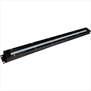 オレンジブック トラスコ中山　TRUSCONIKKI 防水型LEDフラット型ライト 15W DC24V 〔品番:NLF26CDC〕[ 注番:2607286]特長●定電流IC回路を採用し、電圧の変動があっても一定の照度を保つと共にLEDの長寿命化を実現しています。●独自設計の保護回路を設け、突入電流やサージ、瞬時停電に対応しており、高い絶縁性を有するので、機内照明に最適です。●LEDは世界的に信頼性の高いメーカーを採用しており、本体はアルミ、前面は強化ガラスを採用することで、壊れにくい強固な設計となっています。●横幅41mmのスリム設計なので、小スペースでの使用にも最適です。用途●小型機械照明、産業機械照明、設備機械照明仕様●明るさ(lm)：1440●幅(mm)：41●消費電力(W)：15●定格寿命(時間)：40000●長さ(mm)：590●定格電圧：DC24V±10%●厚さ(mm)：27.5●定格電圧(V)：DC24V±10%仕様2●定格電圧(V)：DC24V±10%●保護等級：IP67●使用温度範囲：-10〜40℃(氷結しないこと)●電源ケーブル(m)：3材質/仕上セット内容/付属品注意原産国（名称）台湾JANコード4571328419875本体質量1000gオレンジブック トラスコ中山　TRUSCONIKKI 防水型LEDフラット型ライト 15W DC24V 〔品番:NLF26CDC〕[注番:2607286][本体質量：1000g]《包装時基本サイズ：664×84×43》〔包装時質量：1000g〕分類》工事・照明用品》作業灯・照明用品》装置照明☆納期情報：メーカー取り寄品（弊社より発送）
