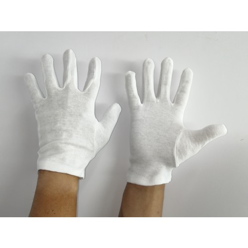 オレンジブック トラスコ中山　TRUSCO富士手袋 スムス手袋 天牛 純綿スムス マチ付 LL 〔品番:4700LL〕[ 注番:3497084]特長●綿100％の吸汗性に優れた手袋です。用途●品質管理、精密作業、手袋の下履き、軽作業等に。仕様●色：ホワイト●サイズ：LL●全長(cm)：24.5●手のひら周り(cm)：18●中指長さ(cm)：9.5●厚さ(mm)：0.4仕様2●厚さ：0.4mm材質/仕上●綿100％セット内容/付属品注意原産国（名称）中国JANコード4907534470032本体質量235gオレンジブック トラスコ中山　TRUSCO富士手袋 スムス手袋 天牛 純綿スムス マチ付 LL 〔品番:4700LL〕[注番:3497084][本体質量：235g]《包装時基本サイズ：230×90×50》〔包装時質量：235g〕分類》保護具》作業手袋》すべり止め手袋☆納期情報：メーカー取り寄品（弊社より発送）