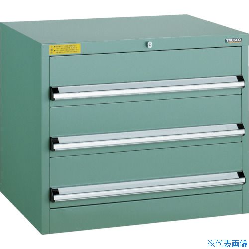 オレンジブック トラスコ中山　TRUSCOTRUSCO VE7S型中量キャビネット 700X550XH600 引出3段 〔品番:VE7S608〕[ 注番:4791223]特長●セーフティロック機構付のため引き出しを1段開けていると安全機構が働き、他の引き出しは全てロックされ開きません。●オールロック式のため1度に全ての引き出しがロックできます。●ラッチ機構付のため振動があった場合でも、引出しが飛び出し転倒することを防ぎます。仕様●間口(mm)：700●奥行(mm)：550●高さ(mm)：600●最大積載量(kg/台)：600●本体色：グリーン●引出し：H160 3個●引出し(段)：3仕様2●シリンダ錠付(鍵2枚付)●セーフティーロック機構●オールロック機構●ラッチ機構材質/仕上●スチール(メラミン焼付塗装)セット内容/付属品●引き出し1段につき：パーテーション2枚、デバイダー6枚、見出しカード1枚注意●車上渡しのため、お客様での荷降ろしが必要です。●キャビネット用ベース使用時、最大積載量は異なります。原産国（名称）日本JANコード4989999844276本体質量47.4kgオレンジブック トラスコ中山　TRUSCOTRUSCO VE7S型中量キャビネット 700X550XH600 引出3段 〔品番:VE7S608〕[注番:4791223][本体質量：47.4kg]分類》物流・保管用品》工場用保管設備》キャビネット☆納期情報：メーカー直送品（送料元払い）【法人限定＝会社名ご記入お願い致します。】 ※北海道・沖縄・離島は運賃別途商品も含む