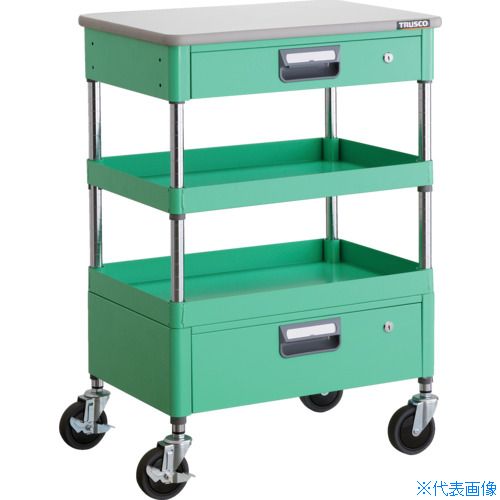 オレンジブック トラスコ中山　TRUSCOTRUSCO ツールワゴン フェニックスワゴン 省音 600X400XH880 引出 天板付 ヤンググリーン 〔品番:PEW962VZTYG〕[ 注番:4884094]特長●抗菌粉体塗装ですので、長く清潔にお使いいただけます。（SIAA抗菌ISO22196：JP0122258A0002X）●天板の上で簡単な作業を行うことができます。●深さが異なる2種類の引出しを備えています。●引出しには飛び出し防止のラッチ機能が付いています。●棚板は表・裏両面使え、ワンタッチブッシュの採用で組み立ても簡単です。●省音キャスターを使用した静かで滑らかな使い心地のパイプ式ワゴンです。用途●工場・倉庫・店舗等●工具や書類などの小物の収納・保管に。仕様●最大積載量(kg/台)：150●均等積載量(kg/段)：100●色：ヤンググリーン●間口(mm)：630.2●奥行(mm)：430.2●高さ(mm)：899●段数(段)：2●支柱径(mm)：25.4●キャスター径(mm)：100●こぼれ止め高さ(mm)：50●棚板調整ピッチ(mm)：25仕様2●引出し均等荷重(kg)：10●キャスター：自在式 100mm(2個) 自在式(ストッパー付) 100mm(2個)材質/仕上●本体:スチール（塗装部：抗菌粉体塗装）●支柱:スチール(クロムメッキ)●キャスター金具：スチール●車輪：エラストマー（省音タイプ）●天板：木製（メラミン化粧板　オレフィンエッジ）セット内容/付属品注意原産国（名称）日本JANコード本体質量37.5kgオレンジブック トラスコ中山　TRUSCOTRUSCO ツールワゴン フェニックスワゴン 省音 600X400XH880 引出 天板付 ヤンググリーン 〔品番:PEW962VZTYG〕[注番:4884094][本体質量：37.5kg]分類》物流・保管用品》ツールワゴン》スチール製ワゴン（ボルトレスタイプ）☆納期情報：仕入れ先通常在庫品 (欠品の場合有り)