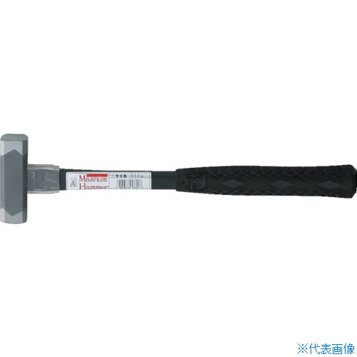 オレンジブック トラスコ中山　TRUSCO王将 マグナム八角玄能570g 〔品番:008148〕[ 注番:8184239]特長●軽量で使い易く、木柄の3倍の強度で耐久にも優れています。●グリップ左右に寸(S)センチ(m)の目盛りが刻んであり便利です。●グラスファイバー柄を保護するプロテクトリング付です。●狭い場所でも側面で横打ちできます。用途●建築　建設　土木　DIYの作業の際に。仕様●呼称(kg)：0.57●頭径(mm)：27×31●頭長(mm)：104●全長(mm)：360●呼称：570g●頭部長さ(mm)：104仕様2材質/仕上●頭部：炭素鋼●柄：グラスファイバー●グリップ：ポリ塩化ビニール（PVC）●プロテクトリング：アイオノマー樹脂セット内容/付属品注意●頭部や柄部に亀裂又はガタツキがないか、確認してください。●ご使用時には、必ずヘルメット、安全メガネ手袋を着用してください。●周囲の安全を確認し用途にあった形状、サイズで正しくご使用下さい。原産国（名称）日本JANコード4953673008148本体質量730gオレンジブック トラスコ中山　TRUSCO王将 マグナム八角玄能570g 〔品番:008148〕[注番:8184239][本体質量：730g]《包装時基本サイズ：374×112×31》〔包装時質量：780g〕分類》手作業工具》ハンマー・刻印・ポンチ》木工作業用ハンマー☆納期情報：仕入れ先通常在庫品 (欠品の場合有り)