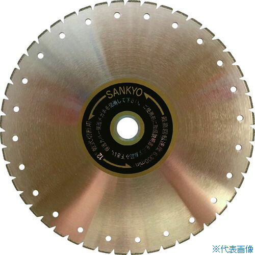 オレンジブック トラスコ中山　TRUSCO三京 ダイヤモンドカッター スパッとPZ 〔品番:PZ305〕[ 注番:8285811]特長●きれいな切断面を実現するために、電着工法で製作しています。●ホブ型刃先を採用することで、よりスピーディーに切断ができます。用途●大理石、人口大理石、FRP、GFRP、CFRPの切断に。仕様●外径(mm)：305●刃厚(mm)：2.6●穴径(mm)：25.4●チップ高さ(mm)：2.0●付属リング穴径(mm)：20/22●最高使用回転数(rpm)：6300仕様2●乾式●使用工具：電動用カッター●最大切り込み深さ(新品時)100mm材質/仕上●台金：工具鋼セット内容/付属品注意●曲線切りなど無理な切断は絶対にしないでください。●その他、安全に使用いただくため、ケース記載事項、ご使用の電動工具説明書を読みその指示に必ず従ってください。原産国（名称）日本JANコード4936091007078本体質量1500gオレンジブック トラスコ中山　TRUSCO三京 ダイヤモンドカッター スパッとPZ 〔品番:PZ305〕[注番:8285811][本体質量：1500g]《包装時基本サイズ：360×360×15》〔包装時質量：2000g〕分類》電動・油圧・空圧工具》切断用品》ダイヤモンドカッター☆納期情報：仕入れ先通常在庫品 (欠品の場合有り)