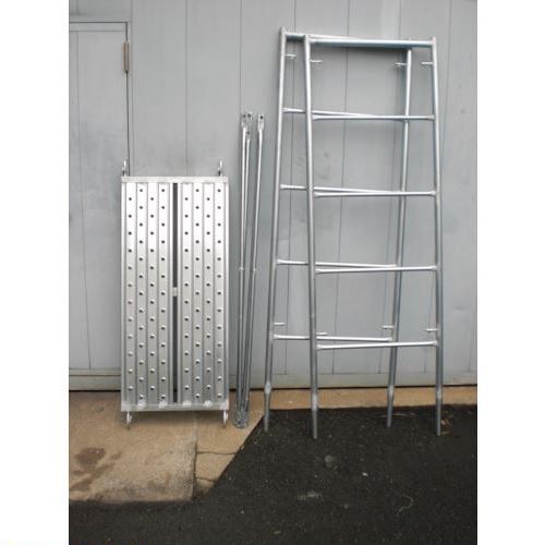 オレンジブック トラスコ中山　TRUSCO富士 F12−19R用中間枠 〔品番:F617〕[ 注番:8515178]特長●F12-19R高さ延長枠です。用途●F12−19Rの高さを延長する部材セット仕様●590mm×1700mm仕様2●F12-19R−AセットがBセットの高さになります。材質/仕上●スチールセット内容/付属品●枠2枚、足場板1枚筋交い2本注意●運賃別途●高さは2段まです。原産国（名称）日本JANコード本体質量33kgオレンジブック トラスコ中山　TRUSCO富士 F12−19R用中間枠 〔品番:F617〕[注番:8515178][本体質量：33kg]《包装時基本サイズ：650×40×1850》〔包装時質量：33kg〕分類》工事・照明用品》はしご・脚立》足場台☆納期情報：オレンジブック掲載以外でメーカー直送品【法人限定＝会社名ご記入お願い致します。】