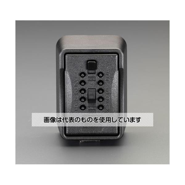 【アズワン AS ONE】実験室設備 工具類 工具、道具 ●全天候型。 ●操作しやすいプッシュボタン式。 ●大容量タイプ。鍵だけでなくカードも保管可能。 ●保護カバーも付属でより強固です。 商品の仕様 ●型番：PS7 ●商品名：カギ番人ビッグ 壁付け型 ●材質：本体／亜鉛合金、焼付塗装、保護カバー／TPE樹脂 ●プッシュボタン式、番号設定可能 ●設置場所：壁面取付 ●本体サイズ：外寸／88×65×120(H)mm、内寸／60×40×95(H)mm、保護カバー着装時／95×70×131(H)mm ●重量：1460g ●取付穴数：4 ●取付穴径：4.9mm ●用途：オフィス、工場、ビル、マンションなど様々な場所でのカギ管理 ●屋外使用可 【※ご注意ください】商品は代表の画像を使用しています。