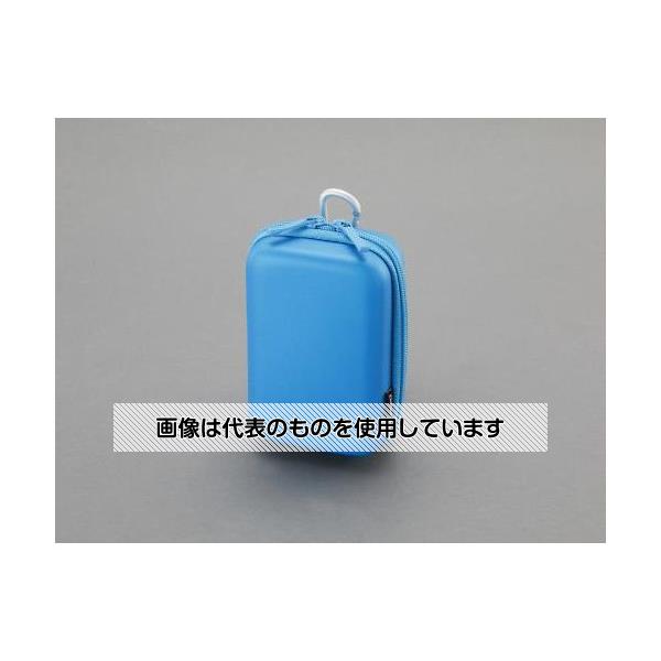 【アズワン AS ONE】実験室設備 事務用品・OAデスク 事務用品 商品の仕様 ●軽くて丈夫なEVA素材を使用 ●ダブルファスナーを採用し、カメラの出し入れが簡単です。 ●材質：本体：EVA,ポリエステル、カラビナ：アルミ ●持ち運びに便利なカラビナとベルトループ付き ●内寸(mm)：70×40×110(H) ●色：ブルー ●重量(g)：60 【※ご注意ください】商品は代表の画像を使用しています。