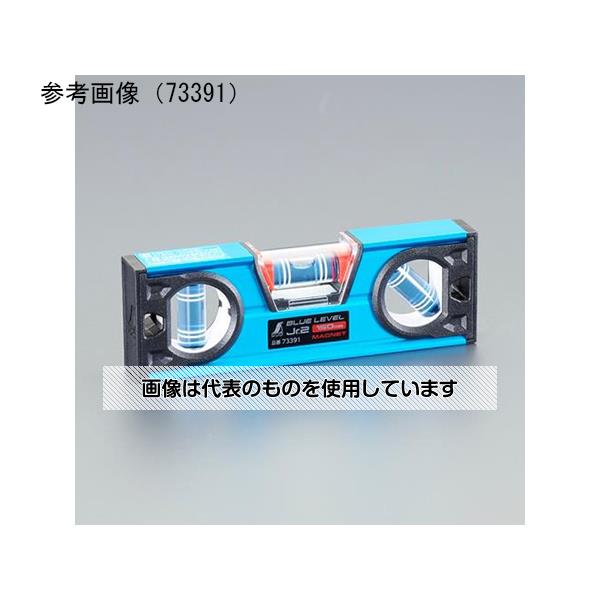 【アズワン AS ONE】実験室設備 工具類 工具、道具 ●全気泡管±1.0mm/mと高精度を実現しました。 ●軽量・コンパクト設計です。 ●傷や汚れを防ぐ取り外し可能な気泡管カバー付です。万が一、汚れたときはカバーの水洗いができます。 ※本体に防水性能はありません。 ●クリアブルーの溶液とホワイトラインで視認性の高い気泡管を採用しました。 ●強力なヨーク付マグネットで、鉄骨工事に便利です。 ●ボックス型でケガキやすい形状です。 ●垂直、45°気泡管付です。 ●測定面はV字型溝付でパイプ測定もできます。 ●蓄光シートを内蔵しており、暗い場所でも水平気泡管がよく見えます。 ●測定面にはV字型溝付でパイプ測定もできます。 商品の仕様 ●型番：73391 ●全長(mm)：150 ●サイズ：150(W)×20(D)×50(H)mm ●重量(g)：110 ●精度：±1.0mm/m=±0.0573°以内 ●感度：0.35mm/m=0.0201° ●材質：本体：アルミ、ABS樹脂、ポリカーボネート樹脂 気泡管：アクリル樹脂 液体：石油系液 ●JANコード：4550061570623 【※ご注意ください】商品は代表の画像を使用しています。