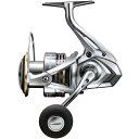 SHIMANO スピニングリール 多くのアングラーから支持されてきたセドナがリニューアルしました。 サイレントドライブによりリール内部の部品間の微細なガタ、隙間、揺れを大幅に軽減し、滑らかな回転性能、静粛性を伴った巻きごこちを備えたリールへと生まれ変わりました。 ビギナーはもちろん、ベテランアングラーにも納得していただける性能を豊富なラインナップでお届けします。 ■C5000XG・・・ライトショアジギング、ライトショアキャスティング用モデル。 ラウンドハンドルノブ、ロングハンドル、カーボンクロスドラグワッシャ搭載で、タフでコンパクトな5000番サイズ。 青物をターゲットにして、操作性や重量を重視するならこのモデルです。 製品仕様 ●ギア比：6.2 ●最大ドラグ力：11kg ●自重：310g ●スプール径／ストローク：54mm／17mm ●糸巻量ナイロン：4号-190m、5号-150m、6号-125m ●糸巻量ナイロン：0.35mm-175m、0.40mm-120m ●糸巻量フロロ：4号-170m、5号-135m、6号-115m ●糸巻量PE：1.5号-400m、2号-300m、3号-200m ●最大巻上長：105cm／ハンドル1回転 ●ハンドル長さ：55mm ●ベアリング数BB／ローラー：3／1 ●JANコード:4969363046543 ※掲載している商品の画像は代表画像を表示しています。また実物と色が違って見える場合があります。あらかじめご了承下さい。