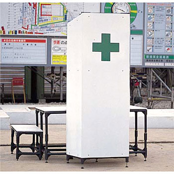 商品の特徴 黒板・掲示板 朝礼台 ●スチールにプラスチックを被覆したパイプを使用しているため錆に強く、軽くて丈夫。 ●ジョイント部分を組み合わせるだけで完成 製品仕様 ●種別：3点セット(演台・立ち台・踏み台) ●質量(kg)：40 ※演台、立ち台、踏み台はジョイント金具で確実に固定してください。