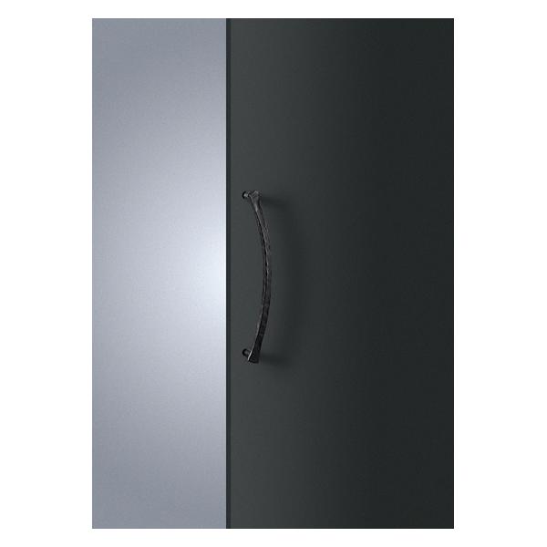 商品の特徴 UNION(ユニオン) ドアハンドル 押し棒 T1124-01-351 ロートアイアン レジストブラックペイント 製品仕様 ●分類:建築用金物 ＞ ドアハンドル ＞ 押し棒 ●商品型番:T1124-01-351 ●ピッチ:425 ●施工:取付ビス　M6取付穴　φ8mm / ガラスドア取付時 φ12mm ●仕様:ロートアイアン レジストブラックペイント ●サイズ:L463 ●重量:2.8kg ●備考:本製品はハンドメイドのため、模様や形状に少々差が発生しますがご了承ください。