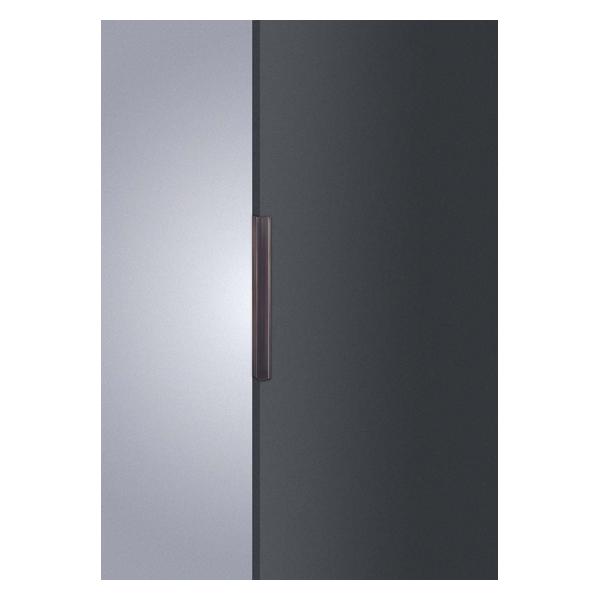 商品の特徴 UNION(ユニオン) ドアハンドル 掘込 T2942-15-063 ブラス 硫化イブシダークブラウン 製品仕様 ●分類:建築用金物 ＞ ドアハンドル ＞ 掘込 ●商品型番:T2942-15-063 ●施工:取付ビス　M4 φ3.8(木ビス)取付穴　M4タップ ●仕様:ブラス 硫化イブシダークブラウン ●サイズ:L400 ●重量:1.3kg ●備考:屋内用フラッシュドア専用対応ドア厚：45〜47mm硫化イブシは銅合金の経年による色の味わいを出すよう、一つひとつ職人の手で仕上げております。そのため色のばらつきやムラ等が発生する場合があります。&nbsp; こちらの商品は、ご注文時にドアの厚みの指定の無い場合は販売不可となっております。 ご注文の際は、必ず入力欄に1mm単位でドア厚をご記載ください。