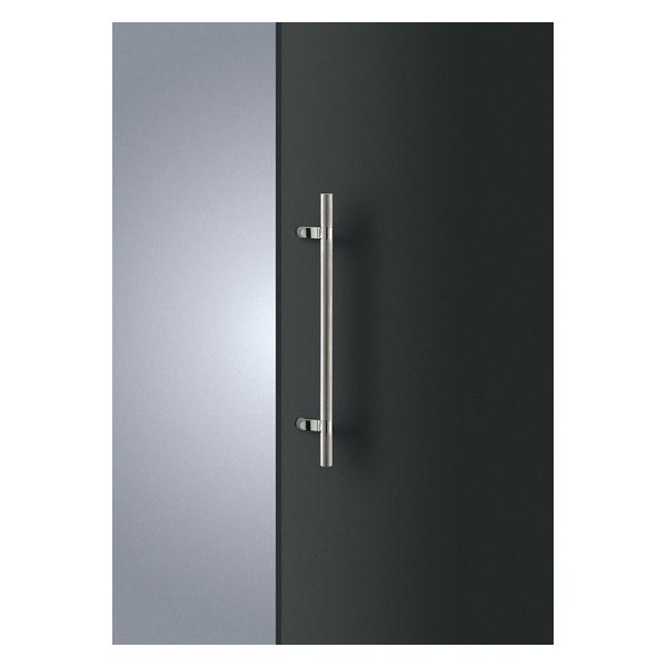 商品の特徴 UNION(ユニオン) ドアハンドル 押し棒 T3225-01-034 ステンレス バイブレーション＋ミラー 製品仕様 ●分類:建築用金物 ＞ ドアハンドル ＞ 押し棒 ●商品型番:T3225-01-034 ●ピッチ:425 ●施工:取付ビス　M8取付穴　φ10mm / ガラスドア取付時 φ16mm ●機能:タッチシステム対応 ●仕様:ステンレス バイブレーション＋ミラー ●サイズ:L600 ●重量:1.9kg
