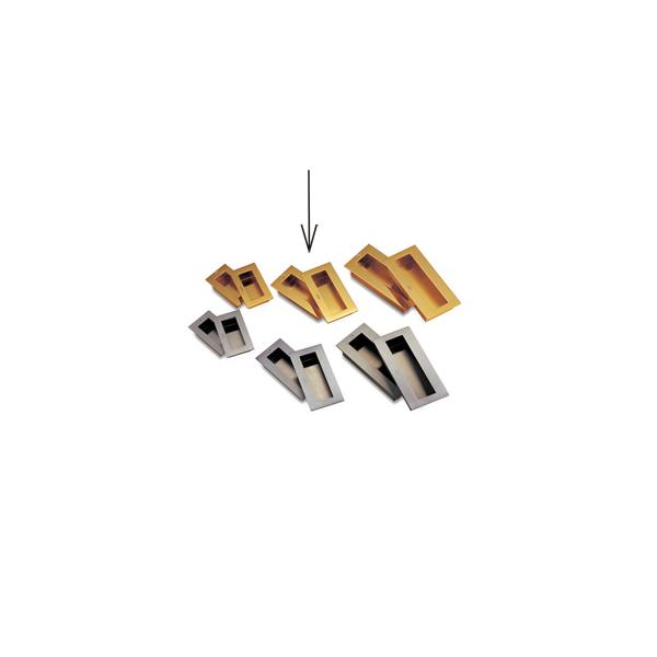 商品の特徴 UNION(ユニオン) ドアハンドル 掘込 TH-2000-202 ステンレス ゴールド 製品仕様 ●分類:建築用金物 ＞ ドアハンドル ＞ 掘込 ●商品型番:TH-2000-202 ●施工:取付ビス　M4(長さ25mm) ●仕様:ステンレス ゴールド ●サイズ:47×95×27 ●備考:厚さ34mm以上のドアでご使用ください。