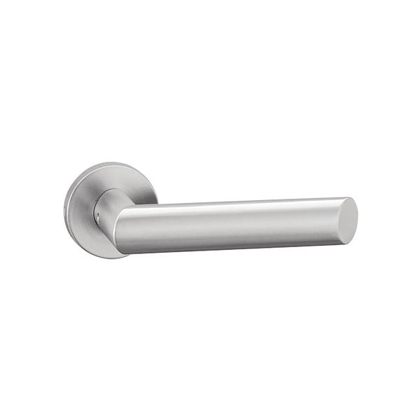 商品の特徴 UNION(ユニオン) レバーハンドル UL1025-001 ステンレス ヘアライン 製品仕様 ●分類:建築用金物 ＞ レバーハンドル ＞ レバーハンドル ●商品型番:UL1025-001 ●機能:電気錠対応 ●仕様:ステンレス ヘアライン ●サイズ:135×50×58 ●重量:0.46kg ●備考:標準プレートCP15N付ご注文の際は、必ずドア厚をご指示ください。空錠 WFS01001付 \24900 (税込\27390)シリンダー錠 WCS01001付 \30000 (税込\33000)間仕切り錠 WPS01001付 \28600 (税込\31460)表示錠 WES01001付 \28600 (税込\31460)※レバーハンドルとの色や色味が異なる場合がありますので、メーカーの営業までご相談ください。&nbsp; こちらの商品は、ご注文時にドアの厚みの指定の無い場合は販売不可となっております。 ご注文の際は、必ず入力欄に1mm単位でドア厚をご記載ください。