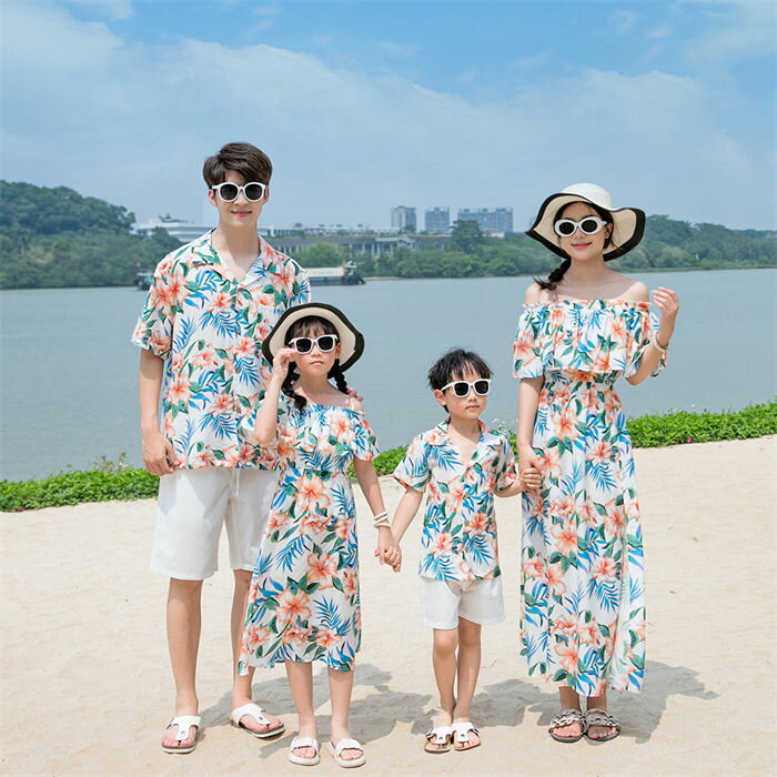 2025年の赤 服 親子の 3人または 4人の 家族 秋冬 パーカーフーディー トレーナートップス 長袖