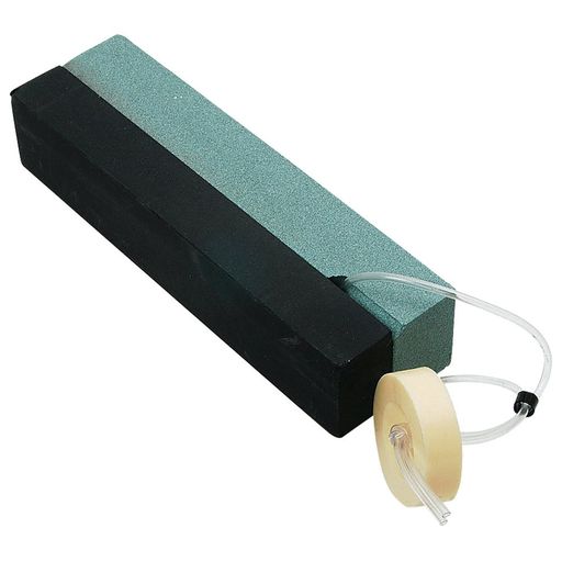 用途:草刈鎌等の研ぎ直し 特徴:両面使える2役砥石 サイズ:約133x40x28mm 粒度:150・800 材質:炭化珪素質