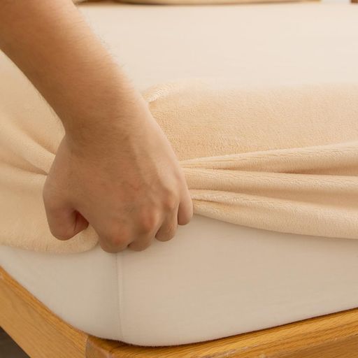 <柔らかくて発熱>高密度の細い繊維は暖かい空気をせんいの間に取り込み、暖かさが維持できます。寝ている時にずっと暖かさを実感していただけます。またマイクロファイバー素材はやわらかくて滑らかな触り心地も備わているので、温もりを実感する同時に極上の触る心地も体験できます。 <素肌にやさしい>体にやさしくない成分を含めないです。抗菌防ダニ加工で、低アレルゲンを実現しまして、肌が敏感な方、赤ちゃんにも適用です。なお、色褪せなく、シミがなく、静電気減少、毛玉なしといったポイントも魅力です。 <取り付け簡単>全周強化ゴムバンド付、3-28cmのマットレス・敷ふとん・ベッドをしっかり包み、繰り返し寝返りしてもズレないです。取り付けやすく、洗い替えも楽です。 <乾きやすい>ご自宅で洗え、天気が悪い時も乾きやすいです。素材が丈夫ですから、洗濯時の型崩れの心配が必要ありません。 <ブランドサービス>当社の商品は問題があったら、気軽に当店にご連絡ください。ご都合によって交換などがの対応が可能です。