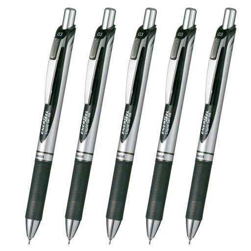 【特長】スッと書けてサッと乾くゲルインキボールペン 【ボール径】0.3mm 【インキ色】黒 【1本あたり本体サイズ/重さ】幅 16 x奥行 11mm x 長さ 147mm/13g 【材質】後軸・頭冠=再生PC ノック・前軸=ABS・樹脂メッキ グリップ=エラストマー クリップ=鉄