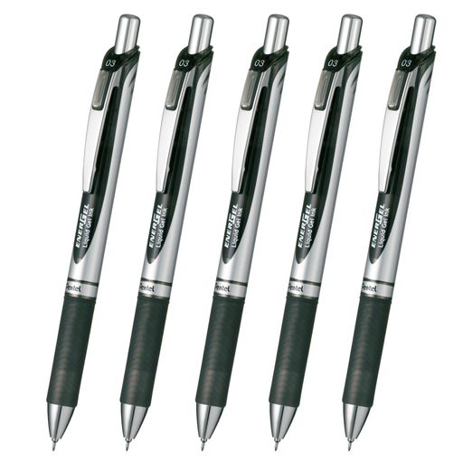 【特長】スッと書けてサッと乾くゲルインキボールペン 【ボール径】0.3mm 【インキ色】黒 【1本あたり本体サイズ/重さ】幅 16 x奥行 11mm x 長さ 147mm/13g 【材質】後軸・頭冠=再生PC ノック・前軸=ABS・樹脂メッキ グリップ=エラストマー クリップ=鉄