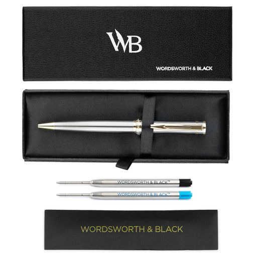 マスターピースの贅沢を手に取って体験してください Wordsworth and Black のラグジュアリーボールペンの優雅さを体験してください。真鍮で作られたこのボールペンは、ジェットブラックのラッカー仕上げと24Kゴールドのアクセントが施されています。この豪華なボールペンは、プロフェッショナルなペンや高品質なギフトペンとして理想的です。 あなたの思考を美しい言葉に変えてください リフィル可能なボールペンの優れた書き心地をお楽しみください。このエレガントなボールペンは、どんな紙の上でもスムーズに書くことができます。毎日の書き心地にぴったりのバランスが取れており、仕事や個人使用に適した素敵なボールペンをお求めの方に最適です。 同僚や大切な人を驚かせてください 美しい箱に入ったこのラグジュアリーボールペンは、完璧なギフトペンです。仕事、オフィス、または個人使用にかかわらず、誰からも賞賛されることでしょう。このメタルボールペンは、男性への完璧なギフトペンや高品質なボールペンセットとして際立っています。