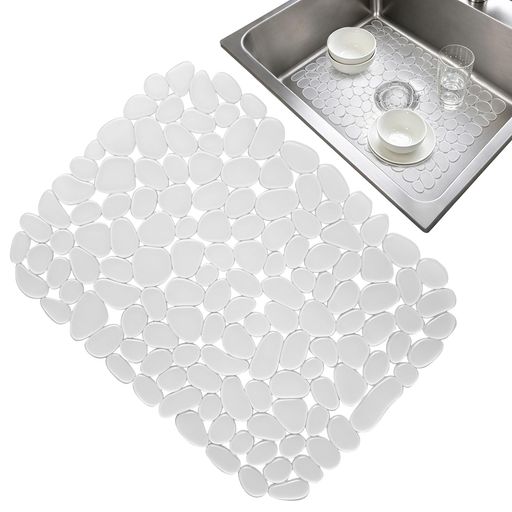 【自由にカット・サイズ調整可能】ハサミで自由にカットできる柔軟なPVC素材を採用したシンクマット。ご自宅の流し台の中の形状や排水口の位置に合わせてサイズ调整が可能です。不規則な曲面にも隙間なく密着し、シンクの中に敷くマットとして無縫な使い心地を実現します。 【滑り止め 保護マット】湿った食器やガラス容器を滑り止め 保護マットの上に安定して配置し、転倒や割れを効果的に防ぎます。 【シンクの傷防止・黄ばみ防止】クリーンな透明デザインの流し台に敷くマット。人工大理石やステンレスの黄ばみ、擦り傷、着色汚れを徹底防止します。キッチンシンク マットのシールド効果により、熱い鍋の底による熱ダメージや磨耗から大切な台所シンク敷物とシンク本体を長年保護します。 【シンク 音消し・水はね防止】1.5mmの厚みが衝撃を吸収する台所シンクパッド。水滴の落水衝撃を和らげることで、シンク 水はね防止効果を発揮し、水仕事による服の濡れを防ぎます。 【快適排水・ぬめり抑制・乾燥】汚れが気になったらサッと丸洗い可能、劣化して変形したり変硬したりせず、年中衛生的で持続可能かつ再利用可能です。