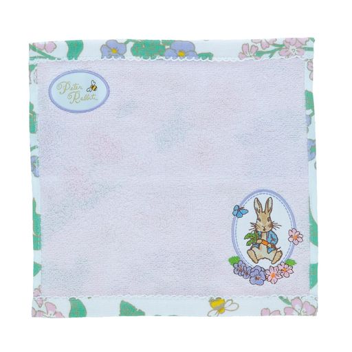 サイズ:約25x25cm / 生産国:中国 組成:本体:綿100% 右下アップリケ部分:本体:綿100% 刺繍糸:ポリエステル100% / 仕様:オーガニックコットン・無撚糸・裏面ガーゼ・染料プリント・ピコットメロー・アップリケ刺繍・織りネーム・抗菌防臭加工 ポケットに入る小さいサイズのタオル (C)Frederick Warne&amp;Co. 2020