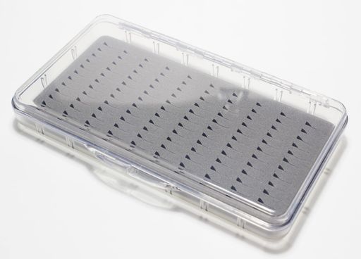 プラスチック製の軽量で丈夫なボックスです。 透明で中のフライ(毛ばり)を確認しやすい。 片面開き。 三角穴フォーム