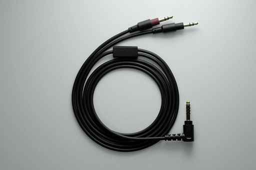 T3-01 T3-03 兼用の純正ヘッドホンケーブルです プロ仕様のケーブル 丈夫な素材でできています 耐久性に優れています レコーディングの現場での使用を想定