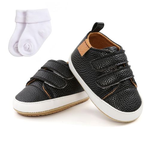 【サイズ選択の推奨】】11cm(0~6ヶ月);12cm(6~12ヶ月);13cm(12~18か月)*お子様の成長は早いものです。サイズに迷われた際には大きい方をオススメします。機能性や履き心地だけではなく、子どもたちのおしゃれ心も満たしてくれそうなのベビーシューズです。通園はもちろん、遊びなどさまざまなシーンで活躍してくれるので、お子様やお孫様のプレゼントにも最適です。 【着脱簡単】バンドが大きく開き、バンドを開いたときも戻ってこない構造で、ママ・パパが履かせやすいのはもちろん、お子様が自分で履きやすい構造です。着脱が簡単に出来て、子供にとって楽に履きやすいです。優れたゴム製のソールは耐磨性が抜群で、柔軟ですし、凹凸の溝があり、滑り止めも優れています。機能性や履き心地だけではなく、子どもたちのおしゃれ心も満たしてくれそうなのベビーシューズです。通園はもちろん、遊びなどさまざまなシーンで活躍してくれるので、お子様やお孫様のプレゼントにも最適です。 【指がのびのび動かせる足なり設計】指の動きを妨げないようにゆとりがある形です。扇形に広がるお子様の足に沿った形に設計しています。